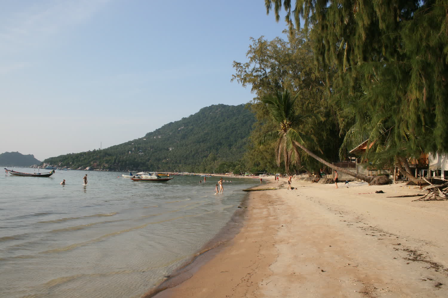Sairee Beach on Koh Tao: pale sand, granite boulders and clear green water